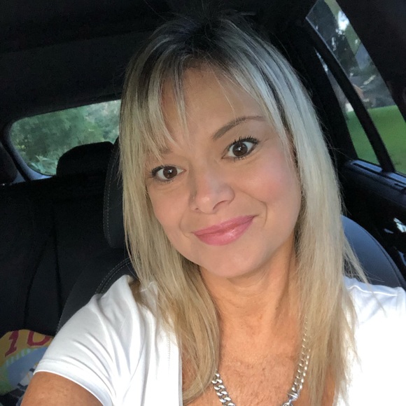 Meet your Posher, Melissa - Picture 1 of 1